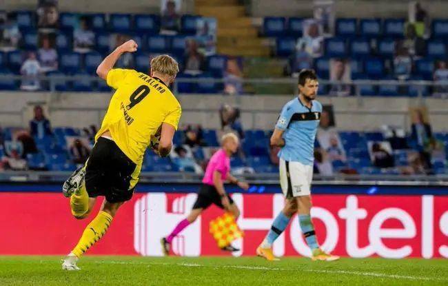  拉齐奥争议红牌引发舆论风波  