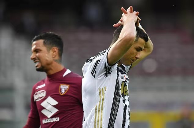  尤文图斯门将神扑救主艰难带走一分